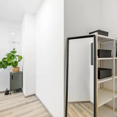 Modern And Cozy Flat With Balcony Διαμέρισμα *