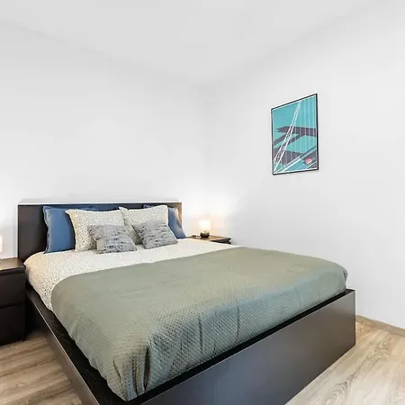 Modern And Cozy Flat With Balcony *