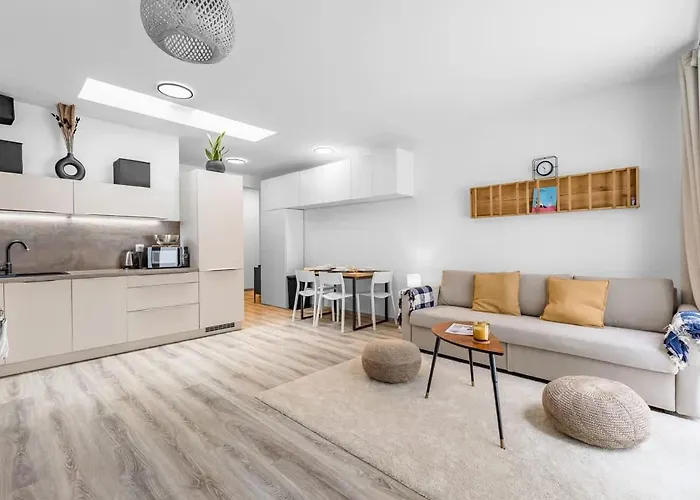 Modern And Cozy Flat With Balcony * ブラチスラヴァ