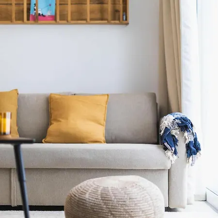 Modern And Cozy Flat With Balcony 아파트 *