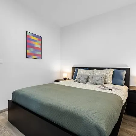 Modern And Cozy Flat With Balcony דירה ברטיסלאבה