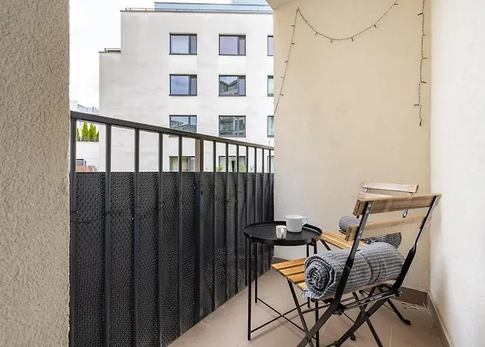 דירה Modern And Cozy Flat With Balcony