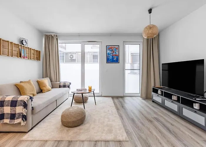 Modern And Cozy Flat With Balcony * ברטיסלאבה