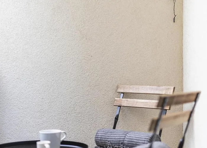 Modern And Cozy Flat With Balcony דירה